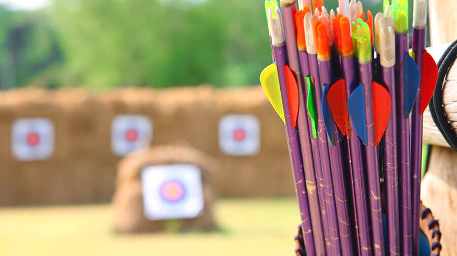 Arrows and target for choosing a freelance niche